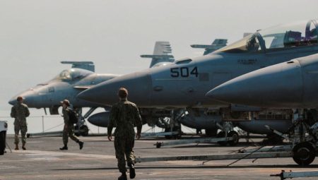 60 milyon dolarlık savaş uçağı Kızıldeniz’e düştü