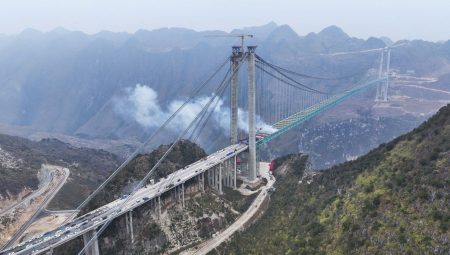 Dünyanın en yüksek köprüsü açılıyor: Çin’den “süper proje”