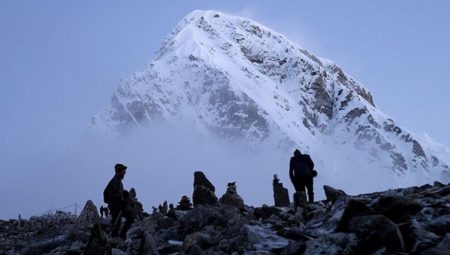Everest, rekor sayıda tırmanışa hazırlanıyor