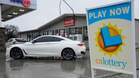 Evsiz adam içki dükkanından aldığı biletle piyangoyu kazandı