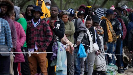 Evvel ABD, artık Dominik: 130’u aşkın bayan ve çocuk gözaltına alındı