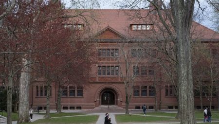 Harvard tekrar Trump’ın amacında: Üniversiteye ve hukuk mecmuasına soruşturma