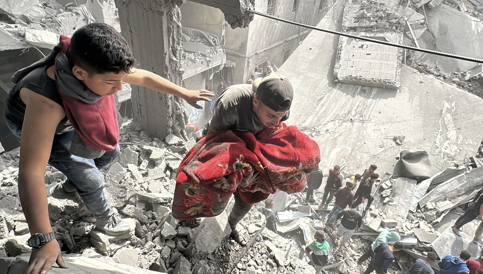 İsrail’den Gazze’de meskene hava saldırısı: 26 Filistinli hayatını kaybetti