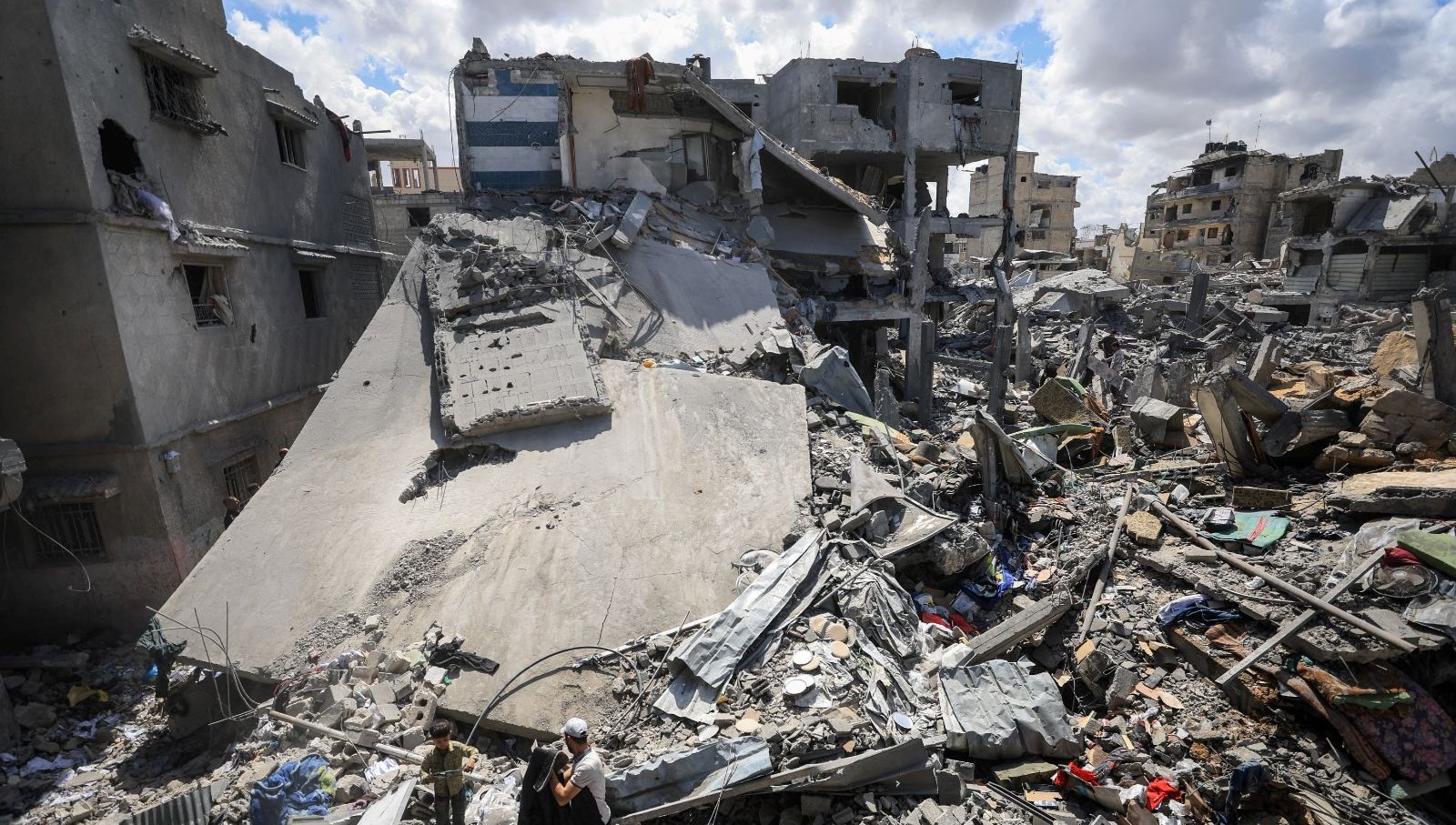 İsrail’den Gazze’ye atak: 10’u tıpkı aileden 12 Filistinli öldü