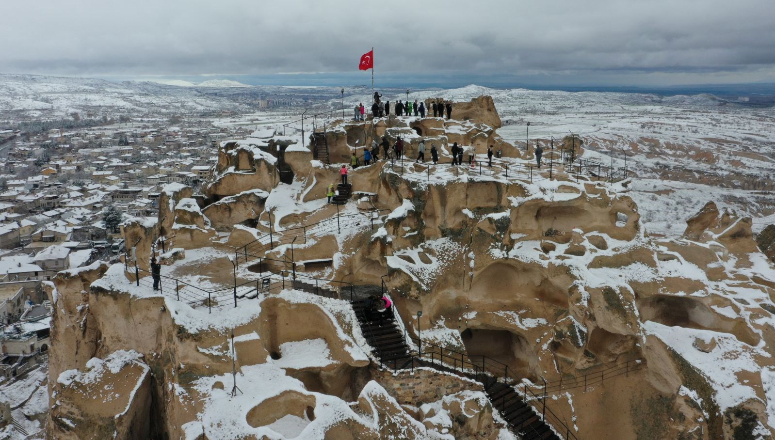 Kapadokya beyaz örtüyle kaplandı