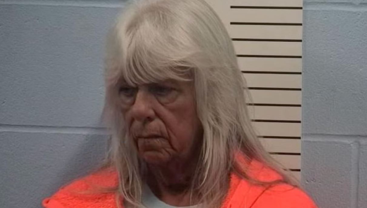 Koleksiyonu için çocuğunu maymunla takas etti