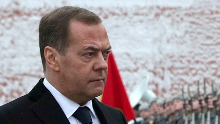 Medvedev’den Finlandiya ve İsveç’e gözdağı: Rusya için maksat haline geldiler