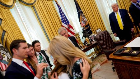 Mehmet Öz’ün yemin merasiminde torunu baygınlık geçirdi, Trump konuşmasını yarıda kesti