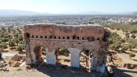 Tralleis Antik Kenti ziyarete açılıyor