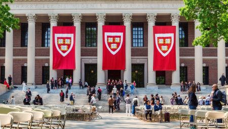 Trump’a karşı koyan birinci üniversite: Harvard’a devlet takviyesi kesildi