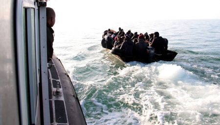 Tunus açıklarında mülteci teknesi battı: 8 kişi hayatını kaybetti