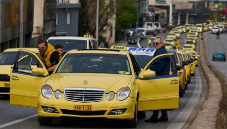 Yunanistan’da taksiciler “özel şerit” talebiyle greve başladı