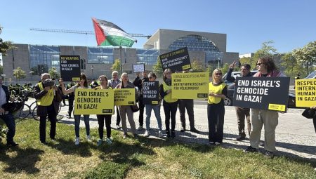 Berlin’de Herzog’a protesto: “İsrail’in Gazze’deki soykırımına son verin”