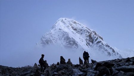 Everest yakınlarında ceset bulundu
