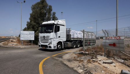 İsrail, kıtlık yaşanan Gazze’ye 5 TIR yardım geçişine müsaade verdi