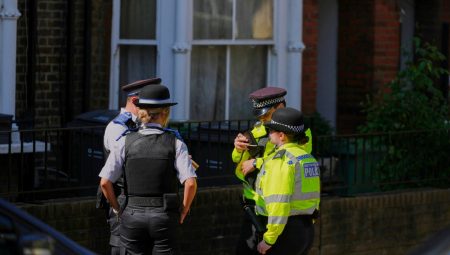 Londra’da bıçaklı atak: 5 kişi yaralandı, kuşkulu aranıyor