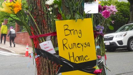 Rümeysa Öztürk’ün komşuları konutunun önünü çiçek bahçesine çevirdi