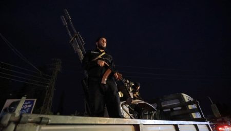 Şam’da Dürzi silahlı kümeler, ağır silahlarını teslim etmeye başladı