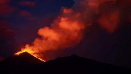 Volkanlar arka arda patlıyor: Evvel Kanlaon sonra Etna