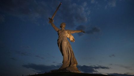 2. Dünya Savaşı’ndan kalma heykelden ceset çıktı