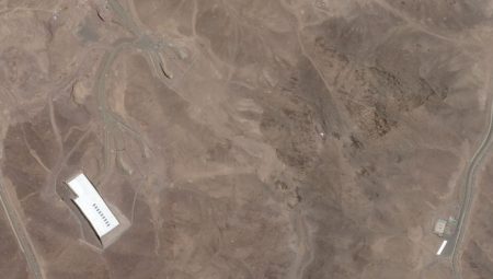 ABD’nin sığınak delici bombalarla vurduğu Fordo uydudan görüntülendi