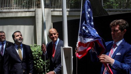 Amerikan bayrağı yine Şam’da: Trump’tan Suriye’ye zeytin kısmı