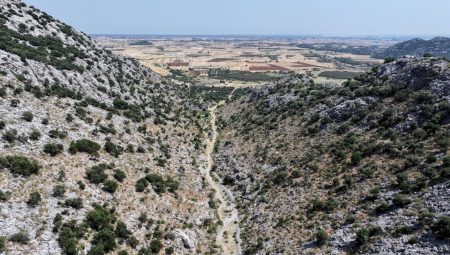 Antik döşeme yol, doğal hoşluğunu koruyor