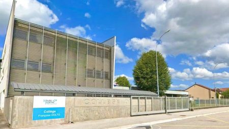 Fransa’da bir öğrenci, çantasını arayan öğretim görevlisini bıçaklayarak öldürdü