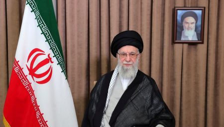 İran siyasetine istikamet veren Hamaney kimdir?