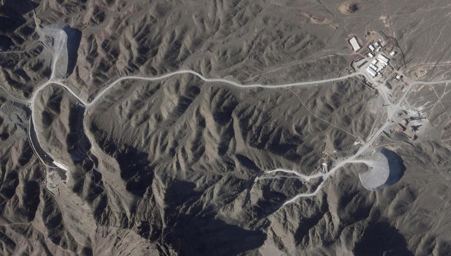 İran’ın kapalı nükleer kalesi: “Kayıp” uranyum için Kolang Dağı savı