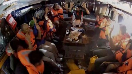 İsrail’den Madleen’e baskın: Askerler gemiye çıktı, 12 aktivist gözaltında