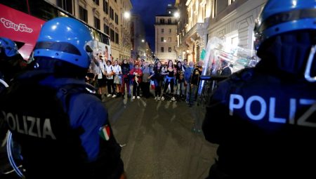 İtalya’da yeni güvenlik kararnamesi: Polise saldıranlara ceza artıyor
