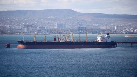 Karadeniz’de çevre felaketine karşın plajlar dolup taşıyor