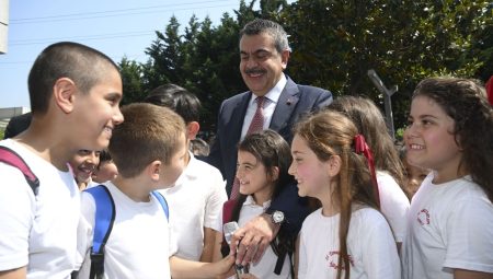 Okul kıyafetlerinde yeni periyot: Özgür kıyafet uygulaması bitti