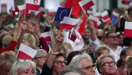 Polonya’daki cumhurbaşkanlığı seçimleri: İki aday da zafer ilan etti