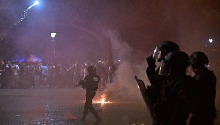 PSG şampiyon oldu, Fransa’da sokaklar karıştı