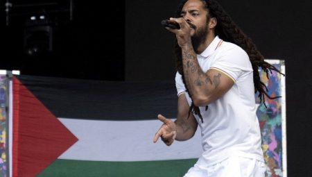 Müzik şenliğinde “İsrail ordusuna ölüm” sloganı İngiltere’de kriz yarattı