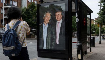 Trump, Epstein’in 50’nci doğum günü için müstehcen mektup göndermiş
